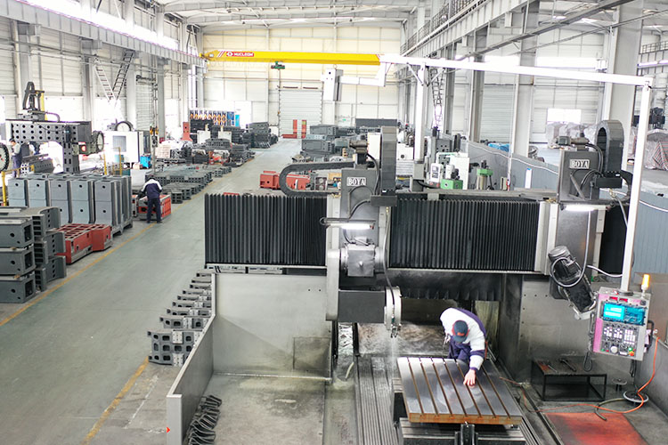 What should the machining center pay attention to